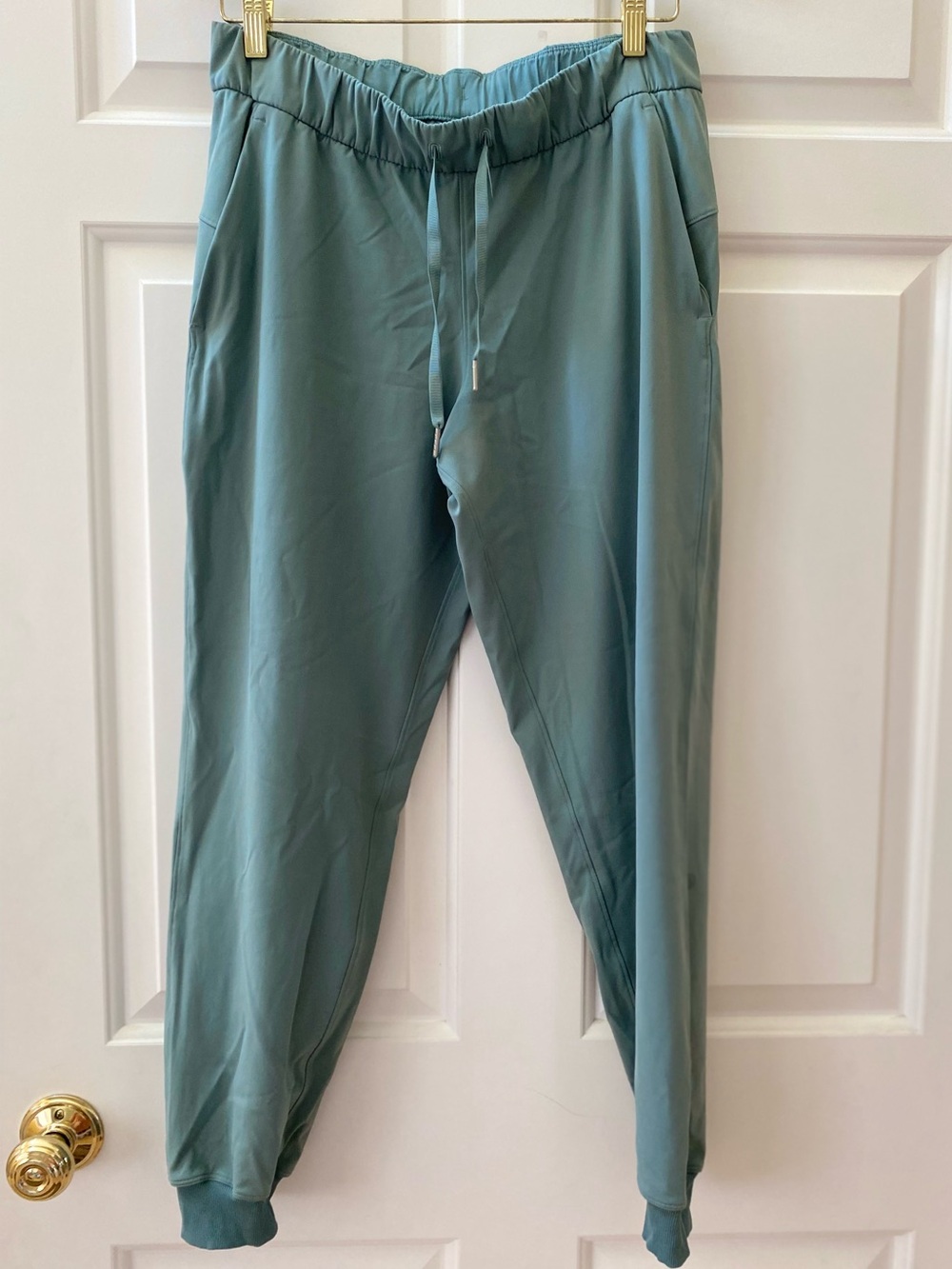Lululemon Women’s Joggers Seafoam Green Athletic Pants Size 8 Athleisure